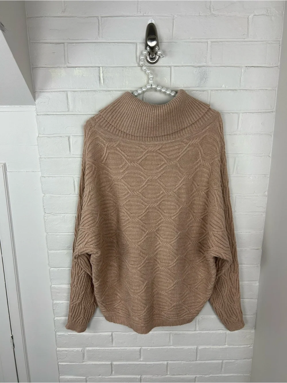 Cyrus Neutral Textured Knit Chunky Ribbed Collar Sweater Size M